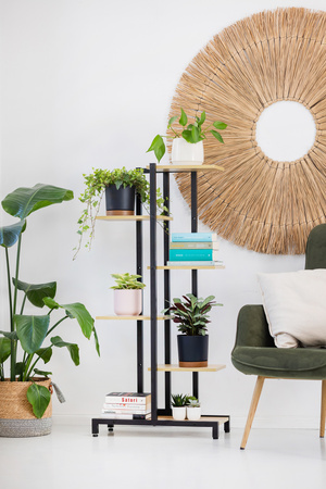 Kwietnik stojący metalowy Castle – czarny stojak na kwiaty