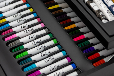 Zestaw do malowania rysowania w drewnianej walizce 174 el.