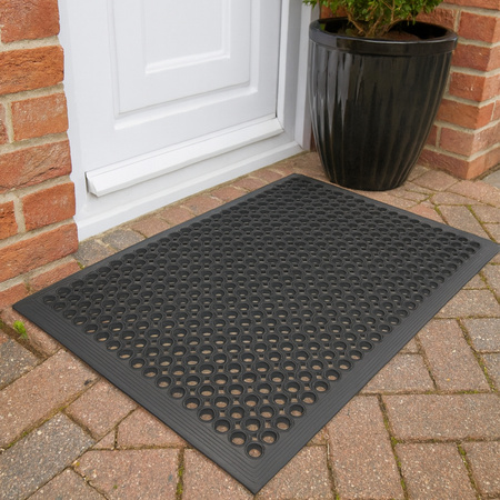 Wycieraczka wejściowa pod drzwi 60x90 cm peforowana na klatkę do holu